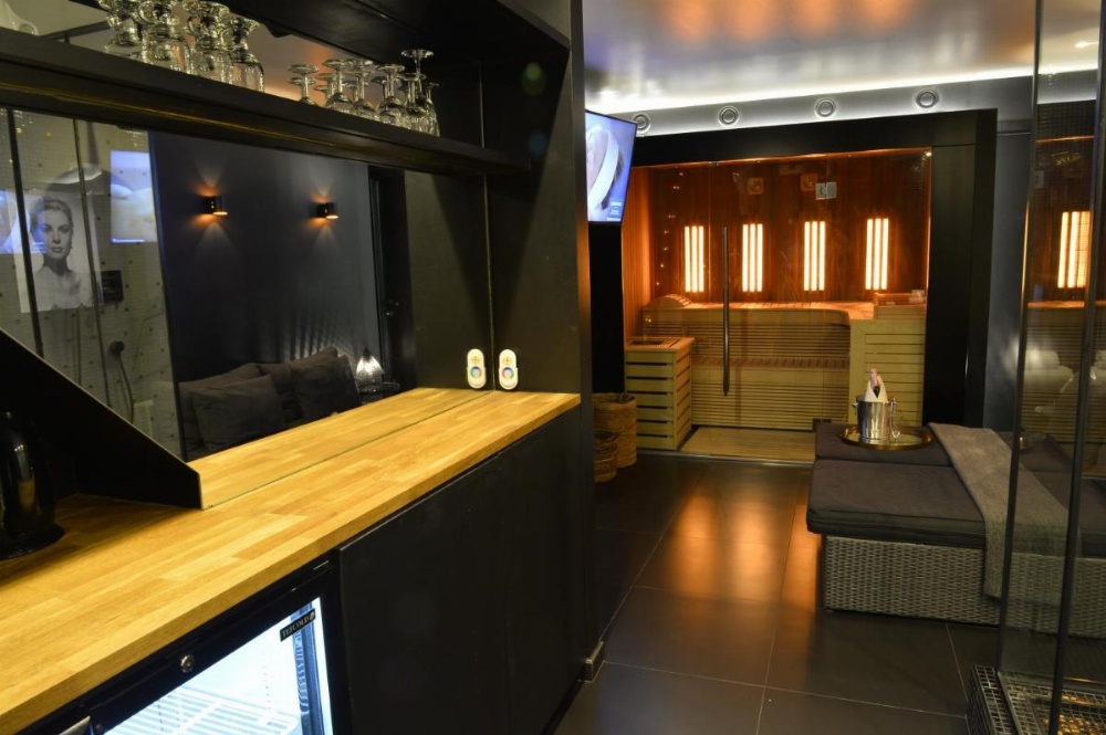 chambre avec jacuzzi sauna privatif