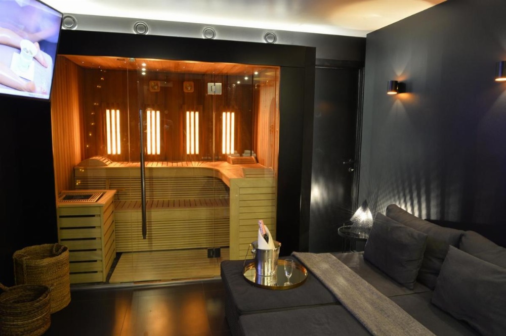 chambre avec jacuzzi sauna privatif Image 10