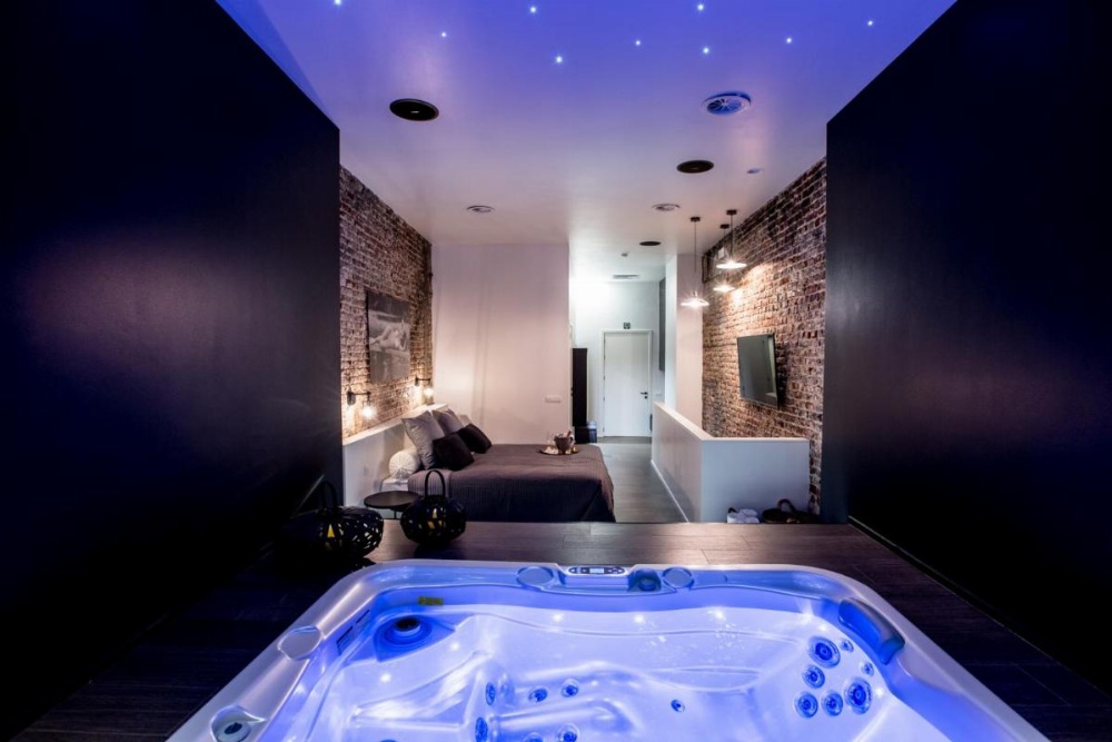 chambre avec jacuzzi sauna privatif Image 15