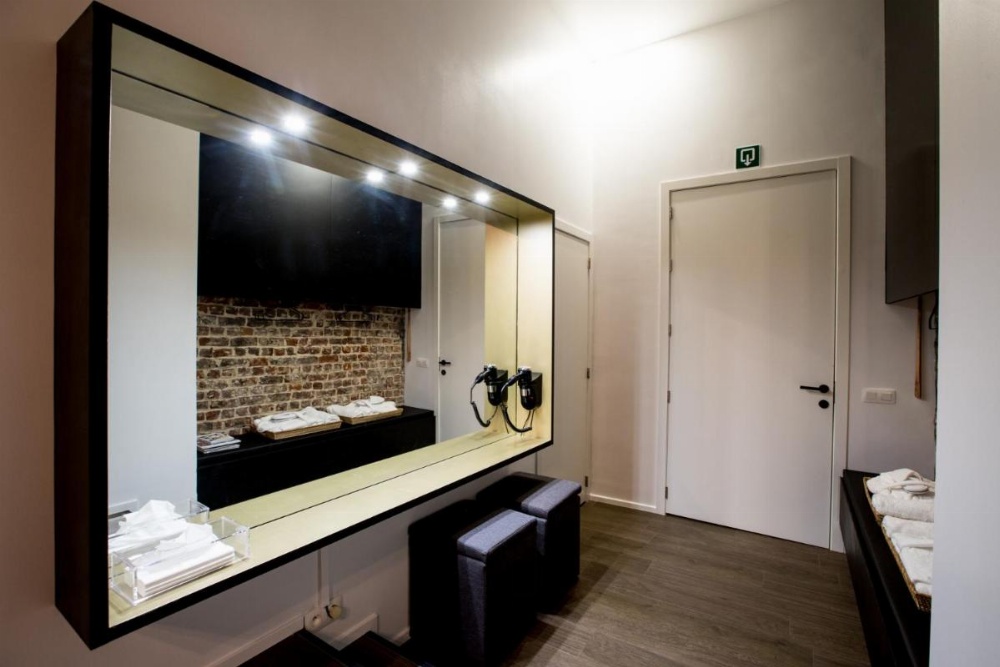 chambre avec jacuzzi sauna privatif Image 16