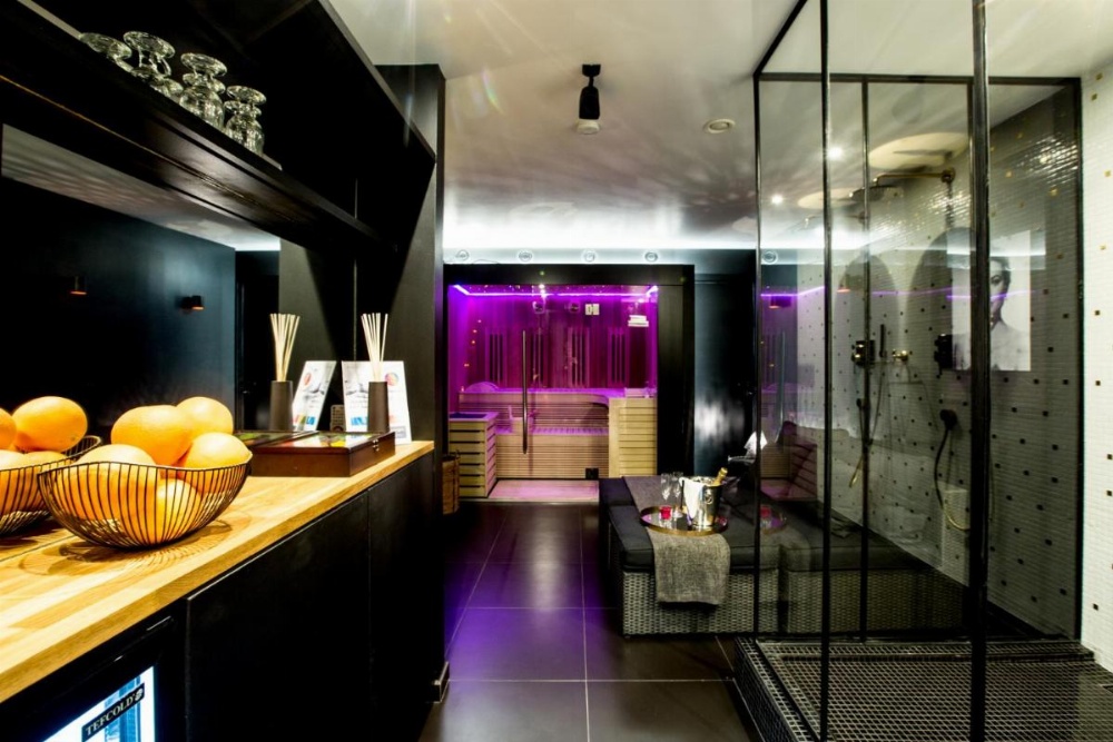 chambre avec jacuzzi sauna privatif Image 24