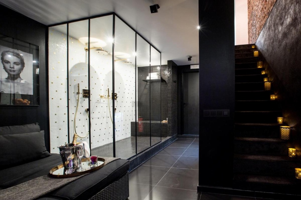 chambre avec jacuzzi sauna privatif Image 31