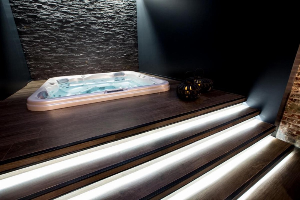 chambre avec jacuzzi sauna privatif Image 32